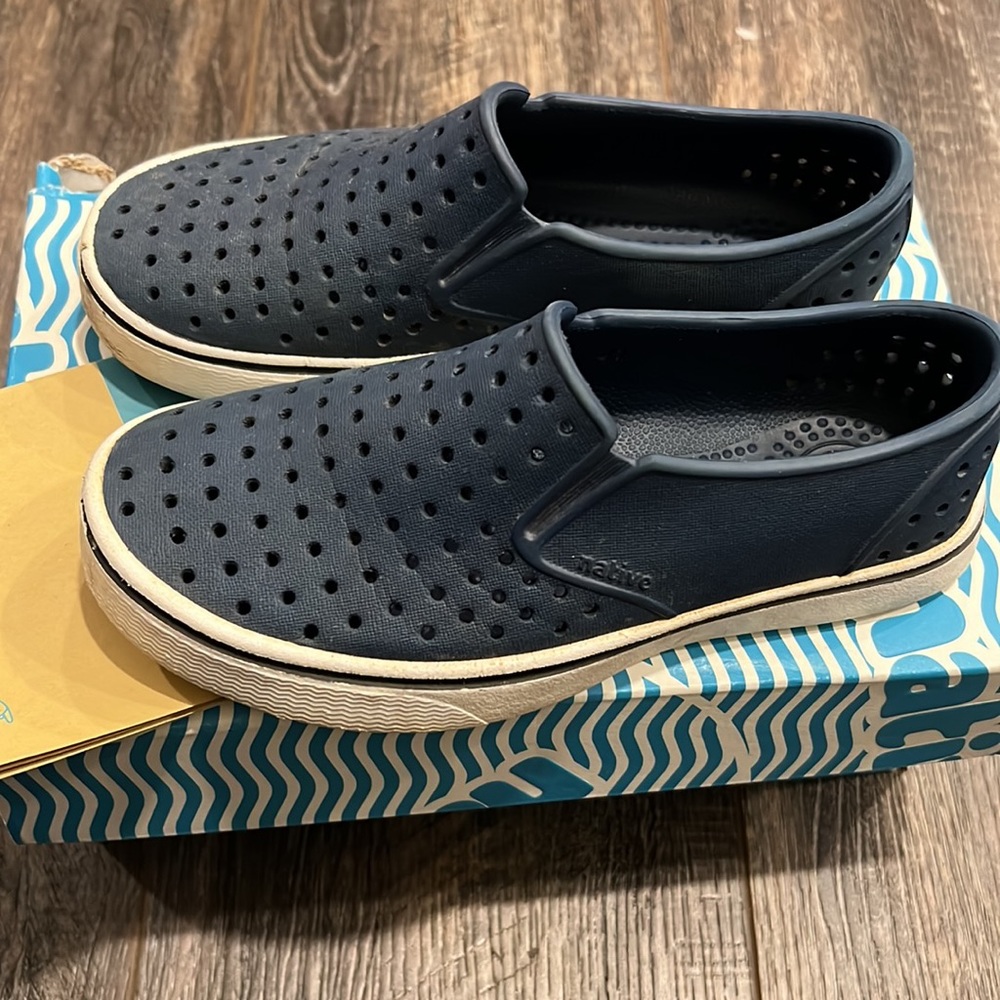 Native shoes - Picture 2 of 3
